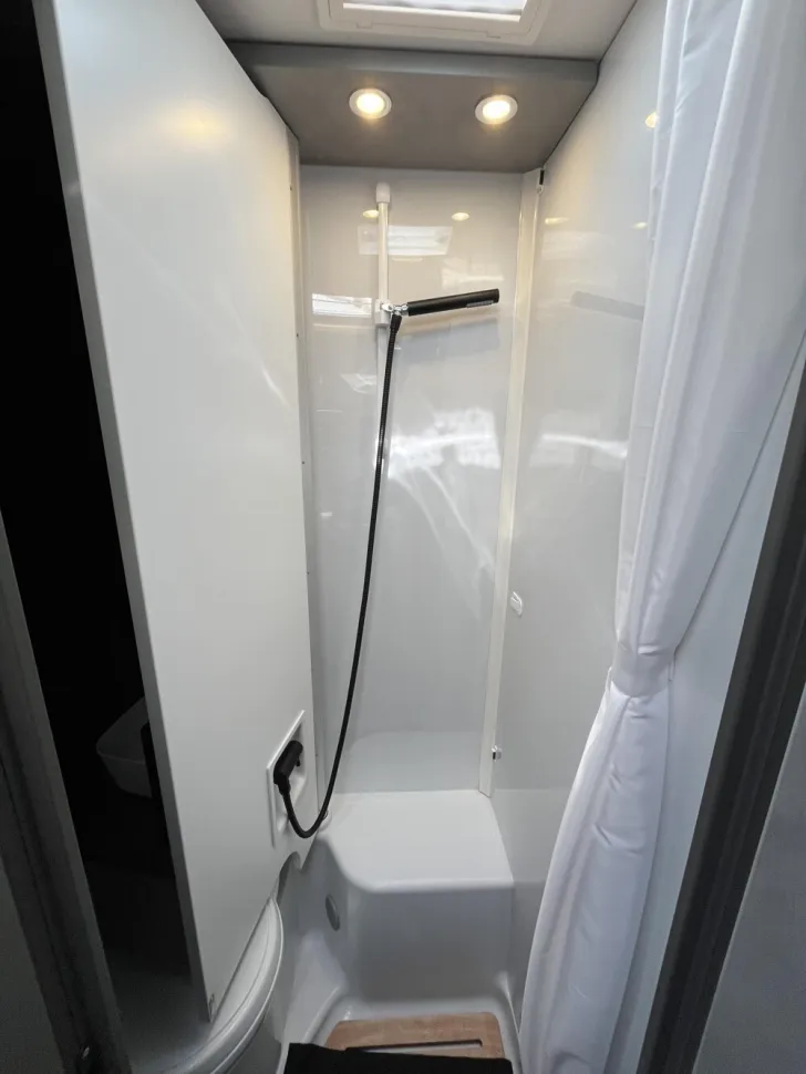 Fahrzeugbild Crosscamp EXPDN T 7.0 E Peugeot #12