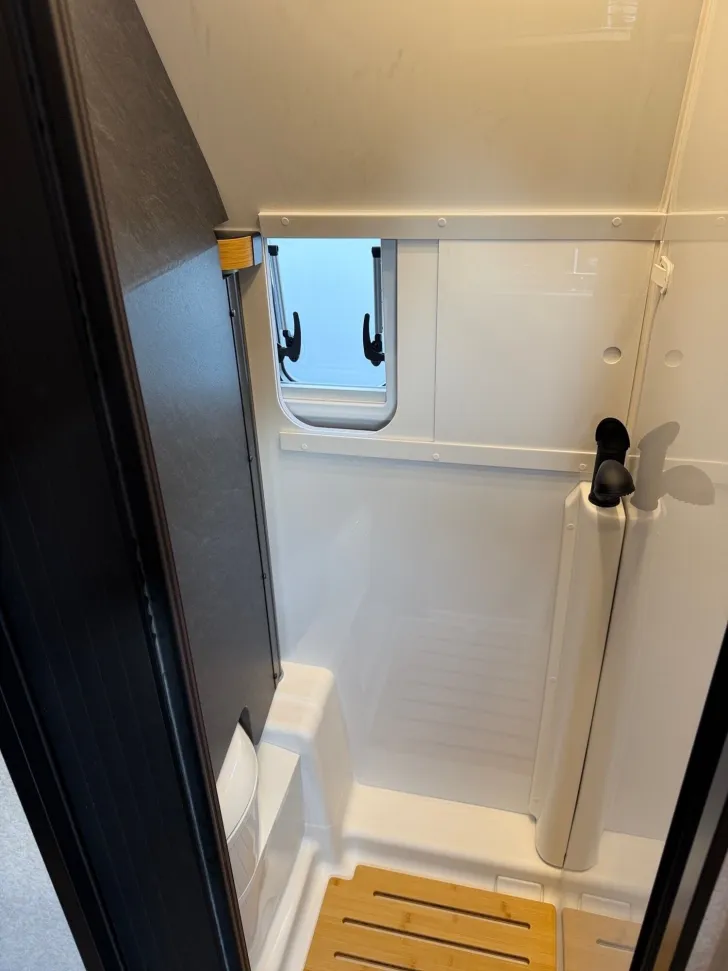 Fahrzeugbild Hymer Redwood 601 "Explorer" Schlafdach-Dieselheizung #16