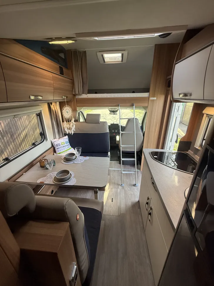 Fahrzeugbild Weinsberg CaraHome 700 DG 165PS 6 Sitz- und Schlafplätze #8