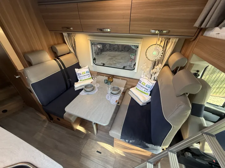 Fahrzeugbild Weinsberg CaraHome 700 DG 165PS 6 Sitz- und Schlafplätze #9