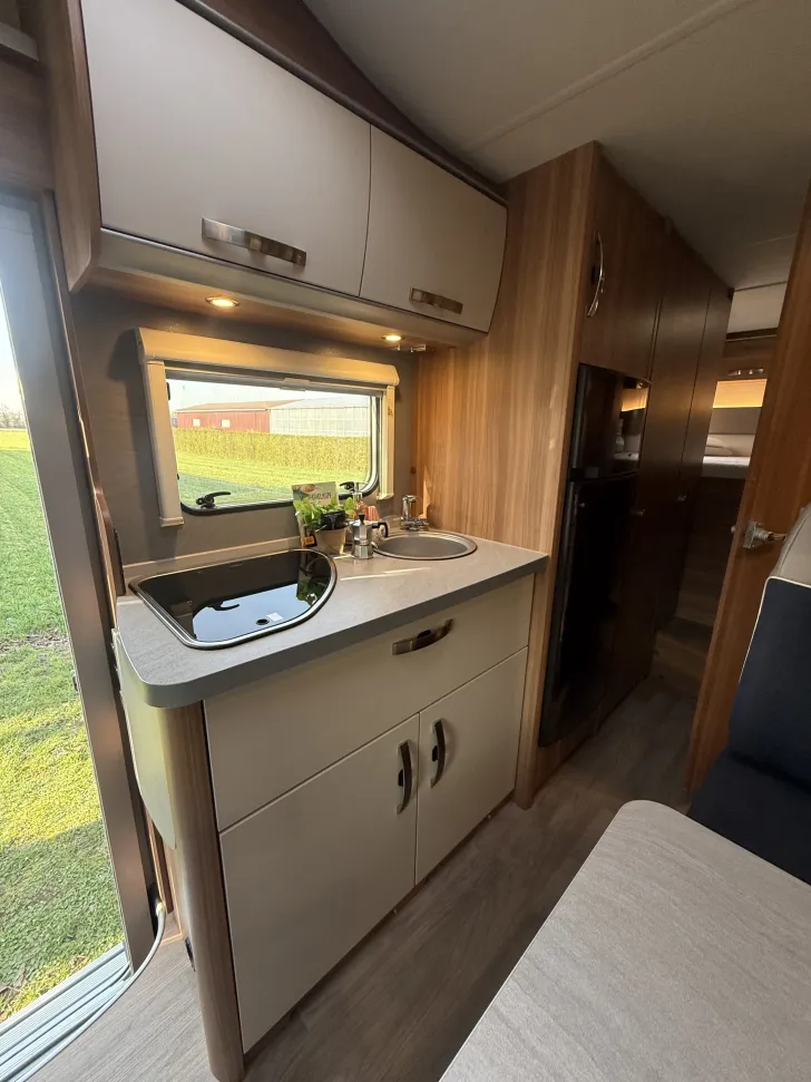 Fahrzeugbild Weinsberg CaraHome 700 DG 165PS 6 Sitz- und Schlafplätze #10