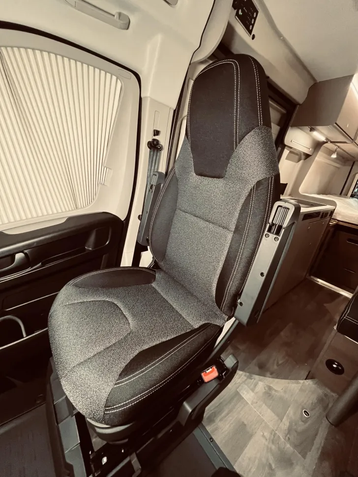 Fahrzeugbild Carado pro+ CV 640+ Solar, AHK, Navi, RFK, AWT isoliert #6