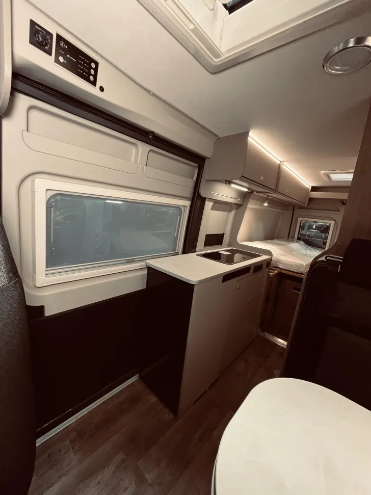 Fahrzeugbild Carado pro+ CV 640+ Solar, AHK, Navi, RFK, AWT isoliert #8