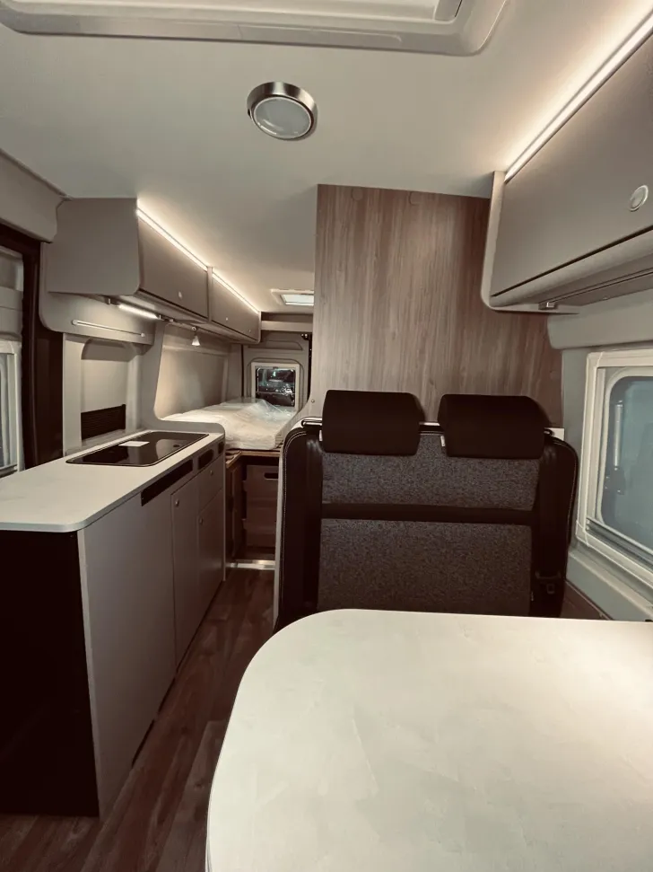 Fahrzeugbild Carado pro+ CV 640+ Solar, AHK, Navi, RFK, AWT isoliert #9