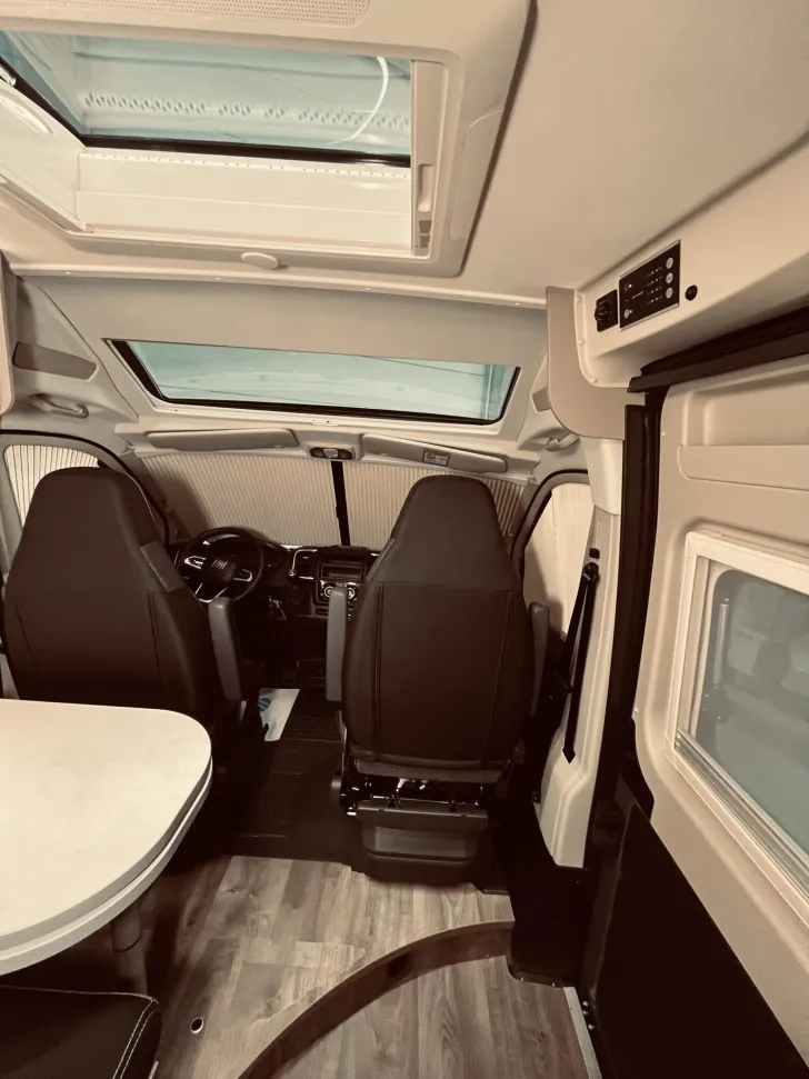 Fahrzeugbild Carado pro+ CV 640+ Solar, AHK, Navi, RFK, AWT isoliert #14