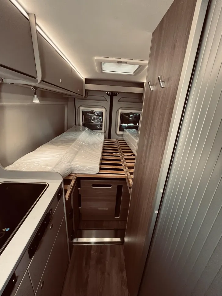 Fahrzeugbild Carado pro+ CV 640+ Solar, AHK, Navi, RFK, AWT isoliert #18