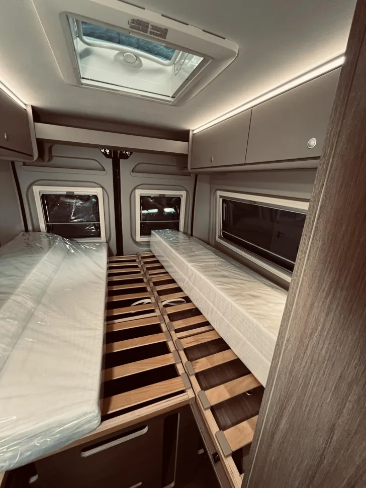 Fahrzeugbild Carado pro+ CV 640+ Solar, AHK, Navi, RFK, AWT isoliert #20