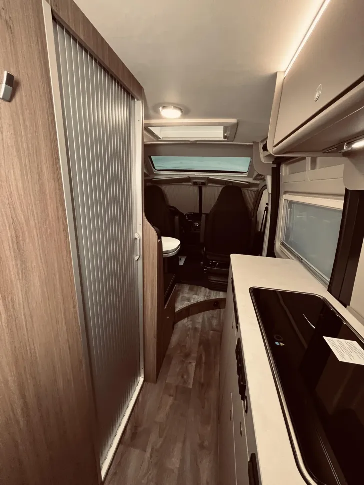 Fahrzeugbild Carado pro+ CV 640+ Solar, AHK, Navi, RFK, AWT isoliert #21