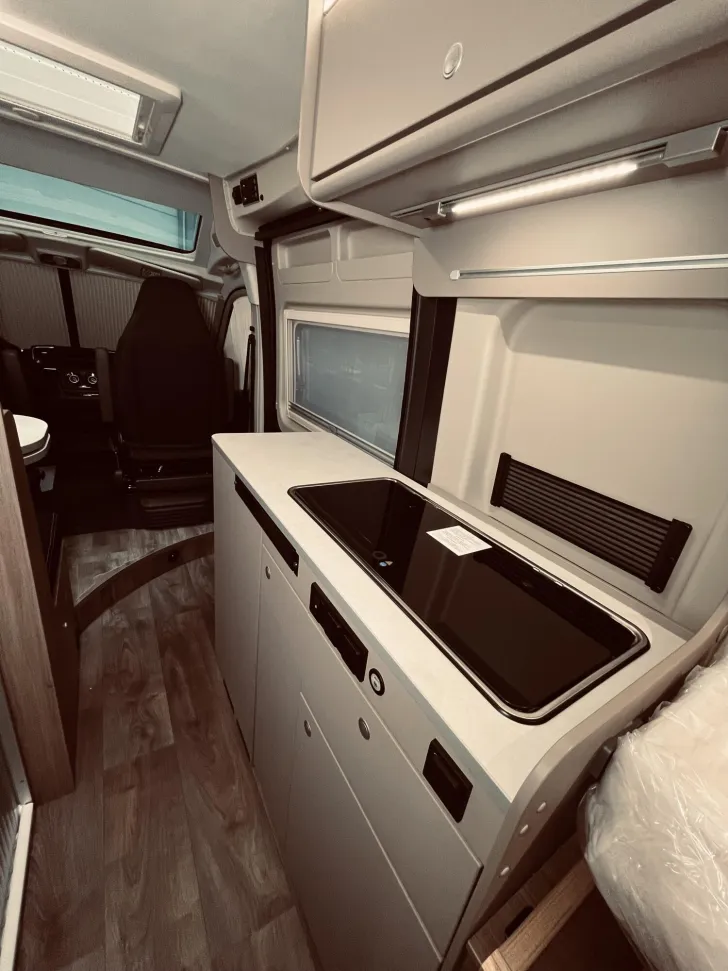 Fahrzeugbild Carado pro+ CV 640+ Solar, AHK, Navi, RFK, AWT isoliert #22