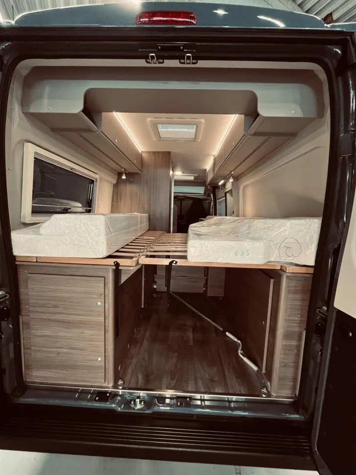 Fahrzeugbild Carado pro+ CV 640+ Solar, AHK, Navi, RFK, AWT isoliert #24