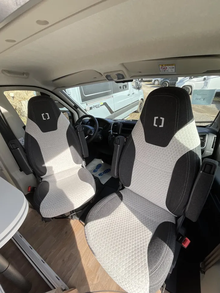 Fahrzeugbild Crosscamp ADVTR 6.4 EF Peugeot Automatik, AWT isoliert #8