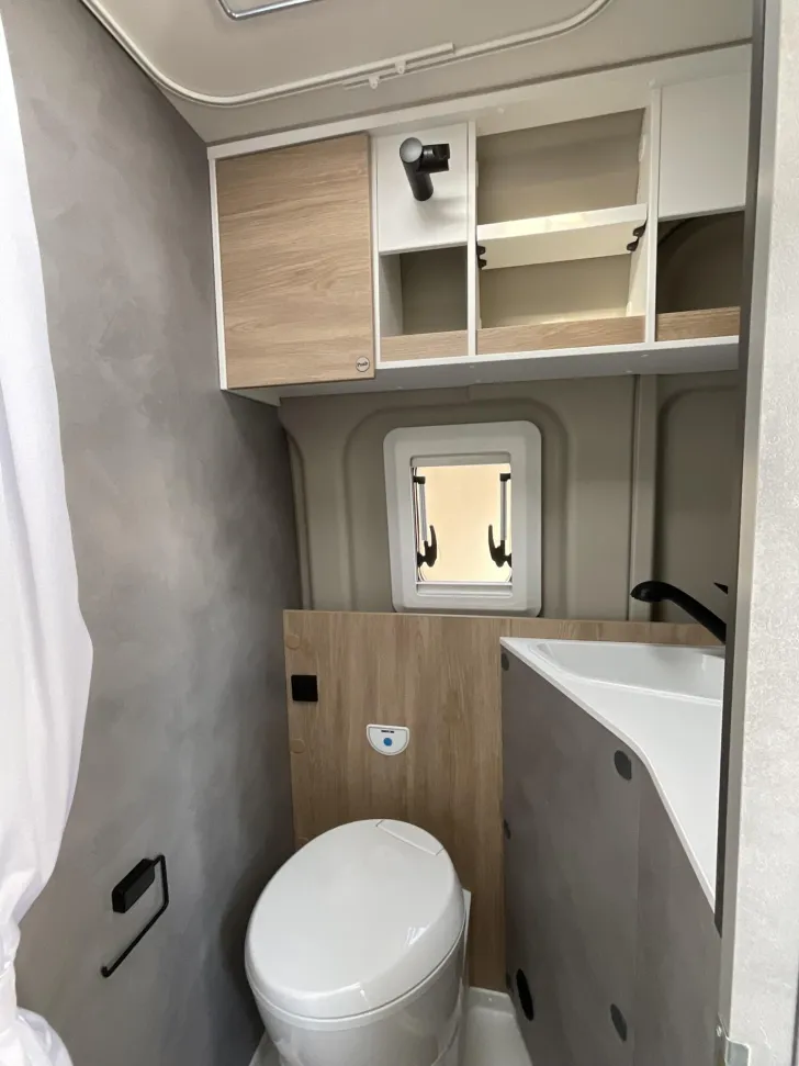 Fahrzeugbild Crosscamp ADVTR 6.4 EF Peugeot Automatik, AWT isoliert #9