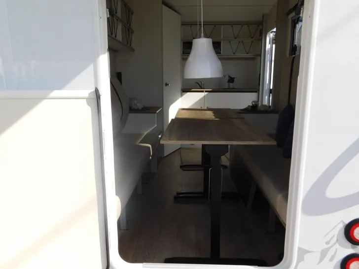 Fahrzeugbild Hobby Beachy 360 #16