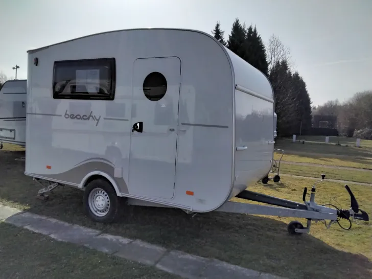 Fahrzeugbild Hobby Beachy 360 #1