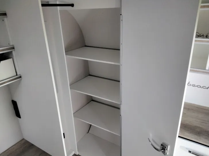 Fahrzeugbild Hobby Beachy 360 #11