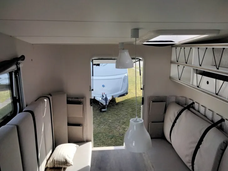 Fahrzeugbild Hobby Beachy 360 #13