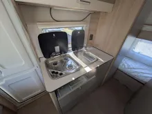 Fahrzeugbild LMC Sassino 390 K GFK-Bug-Dach-Heck/Anti-Schlingerkupplung/1,36t #9