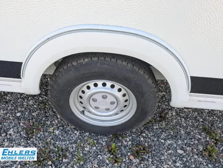 Fahrzeugbild LMC Sassino 390 K GFK-Bug-Dach-Heck/Anti-Schlingerkupplung/1,36t #18