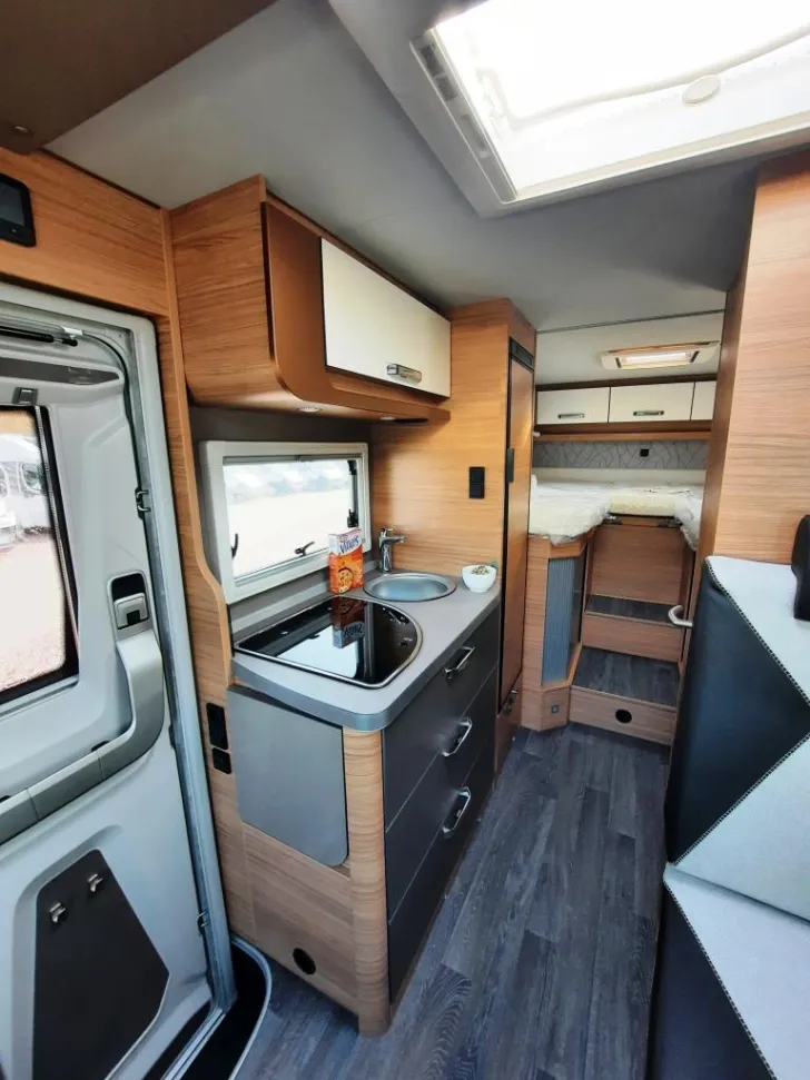 Fahrzeugbild Weinsberg CaraCompact 640 MEG EDITION [PEPPER] Verfüg./Sparen Sie 13.773,- € #8