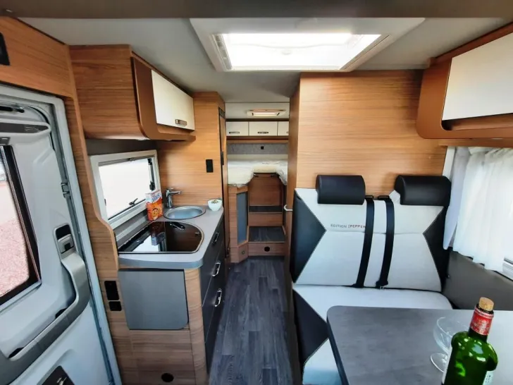 Fahrzeugbild Weinsberg CaraCompact 640 MEG EDITION [PEPPER] Verfüg./Sparen Sie 13.773,- € #5