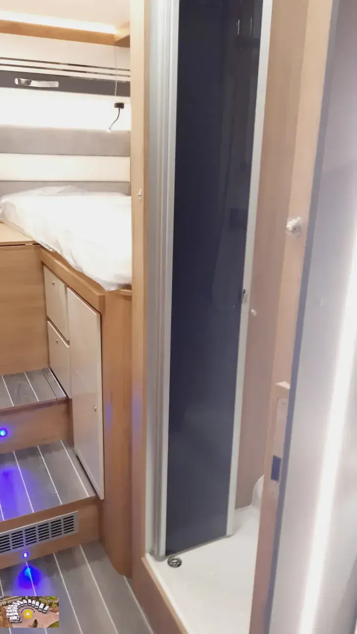 Fahrzeugbild Roller Team Kronos 284 TL TOP Fahrzeug, 5 Schlafplätze #16