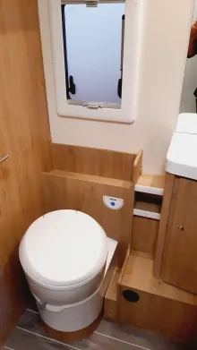 Fahrzeugbild Roller Team Kronos 284 TL TOP Fahrzeug, 5 Schlafplätze #18