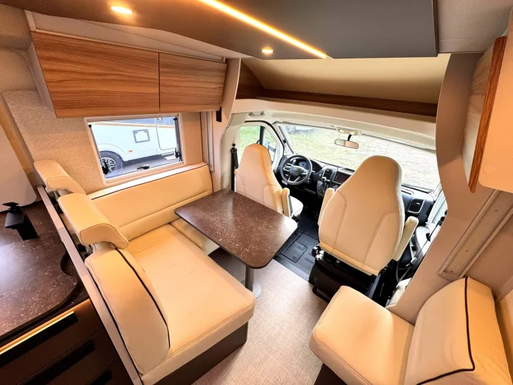 Fahrzeugbild Bürstner B66 TD 690 HUBBETT|LEDER|NAV+RFK|MARKISE|LITHIUM #9