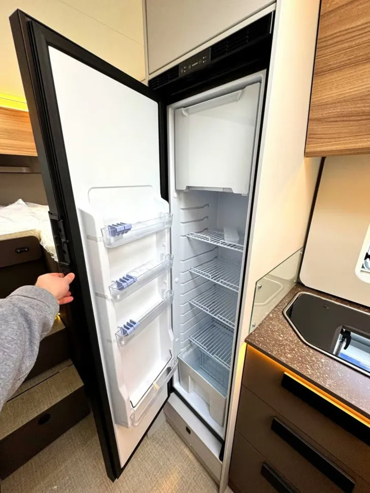 Fahrzeugbild Bürstner B66 TD 690 SAT+TV|LEDER|NAV+RFK|MARKISE|LITHIUM #12