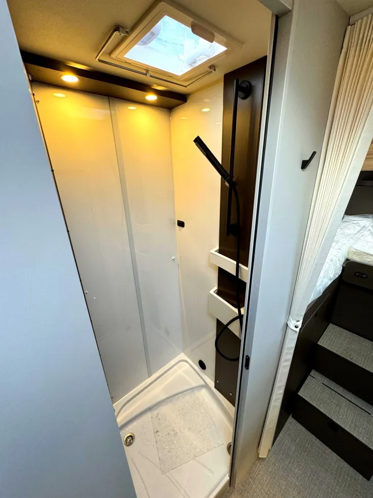 Fahrzeugbild Bürstner B66 TD 690 HUBBETT|LEDER|NAV+RFK|MARKISE|LITHIUM #16