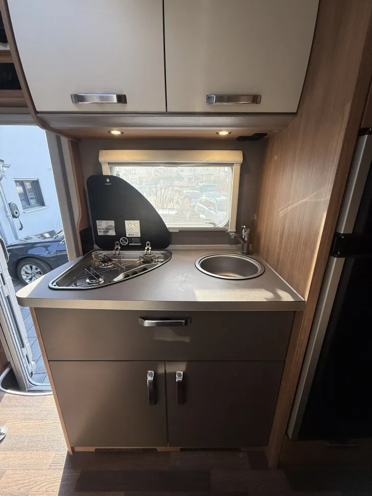 Fahrzeugbild Weinsberg CaraHome 600 DKG 6 Sitz- und Schlafplätze, #9