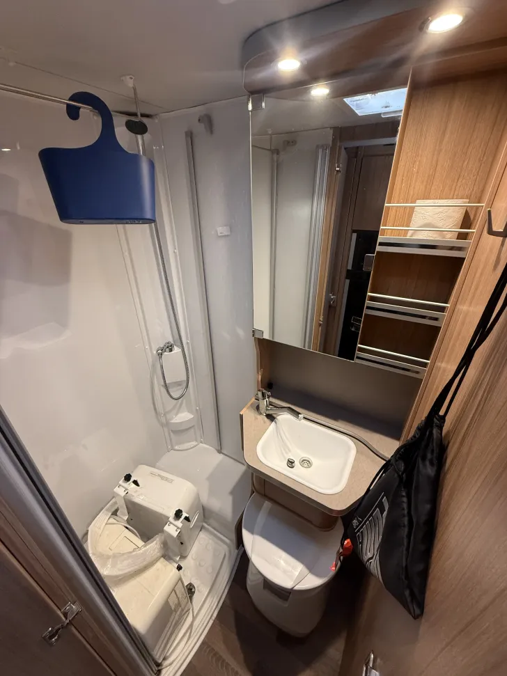 Fahrzeugbild Weinsberg CaraHome 600 DKG 6 Sitz- und Schlafplätze, #10