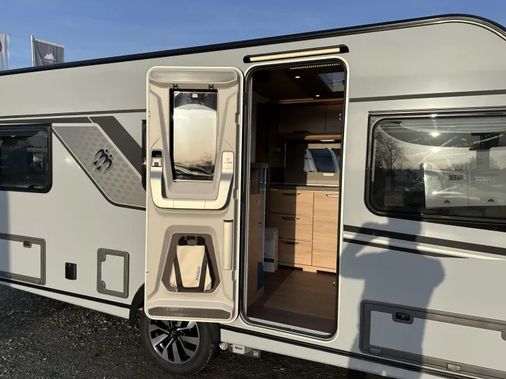 Fahrzeugbild Knaus Südwind BLACK SELECTION 540 UE Mover|Dachklima #6