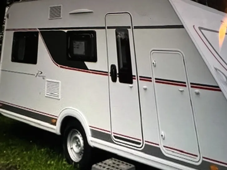 Grundriss Tag Bürstner Premio Plus 440 TK Neuwertig