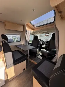 Fahrzeugbild Sunlight T 67S 5 Sitzplätze mit Gurt #7