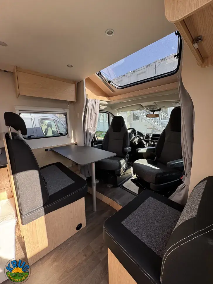 Fahrzeugbild Sunlight T 67S 5 Sitzplätze mit Gurt #7