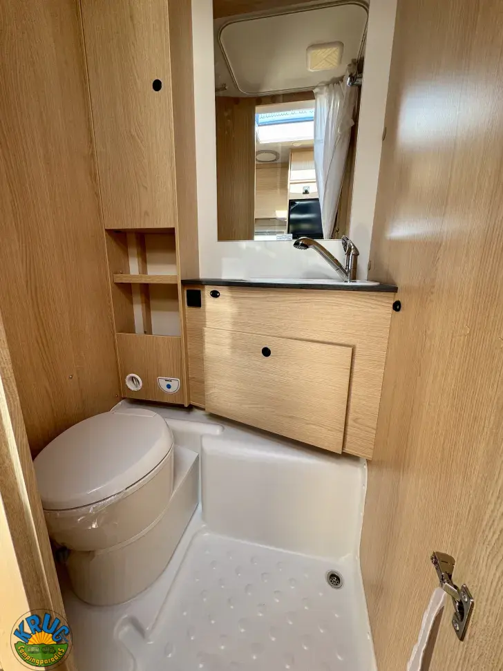 Fahrzeugbild Sunlight T 67S 5 Sitzplätze mit Gurt #11