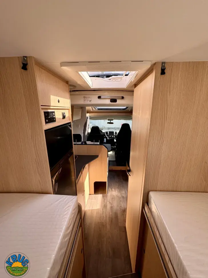 Fahrzeugbild Sunlight T 67S 5 Sitzplätze mit Gurt #12