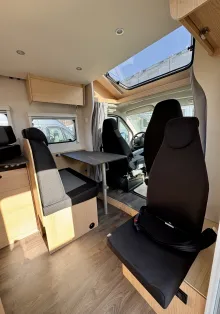 Fahrzeugbild Sunlight T 67S 5 Sitzplätze mit Gurt #16