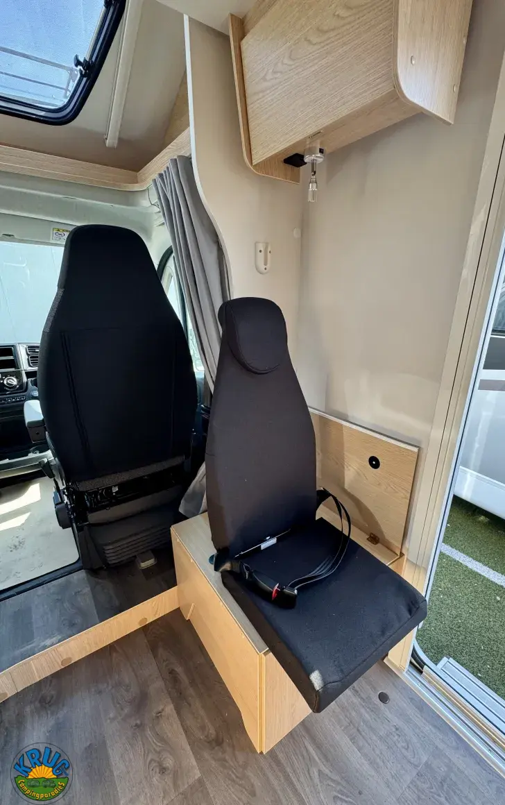 Fahrzeugbild Sunlight T 67S 5 Sitzplätze mit Gurt #17