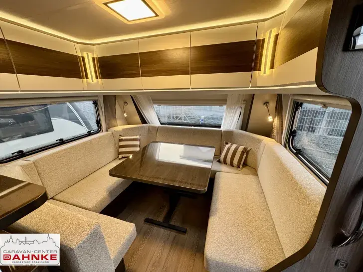 Fahrzeugbild Hobby Prestige 660 WFC Backofen und Autarkpaket #6