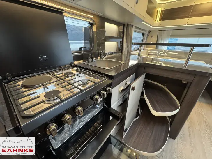 Fahrzeugbild Hobby Prestige 660 WFC Backofen und Autarkpaket #9