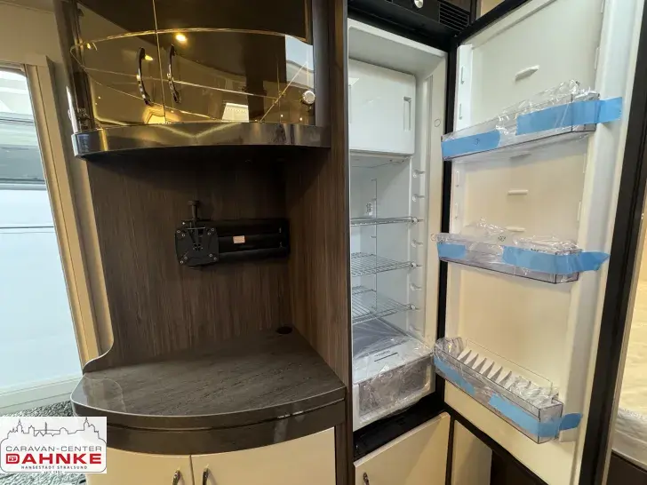 Fahrzeugbild Hobby Prestige 660 WFC Backofen und Autarkpaket #12