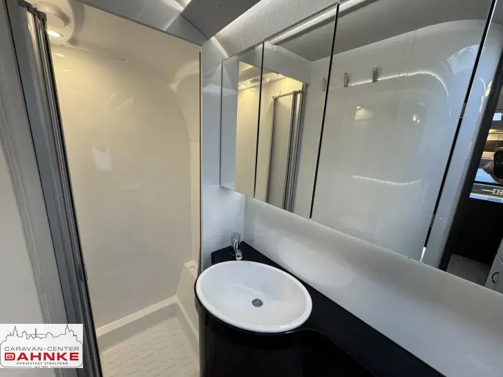 Fahrzeugbild Hobby Prestige 660 WFC Backofen und Autarkpaket #11