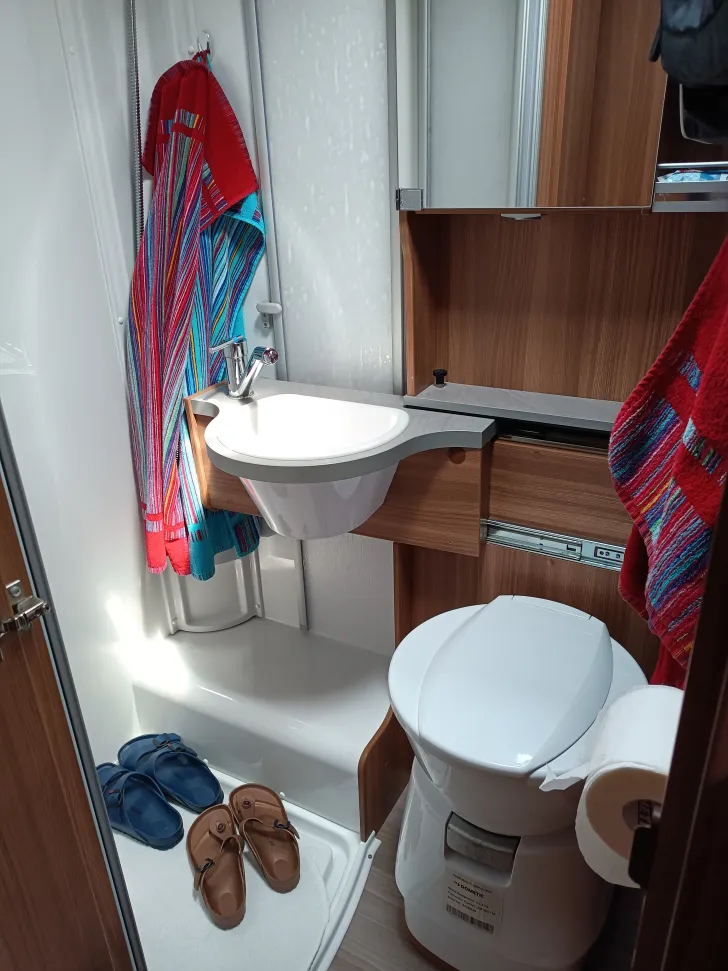 Fahrzeugbild Weinsberg CaraHome 700 DG gut gepflegt #9