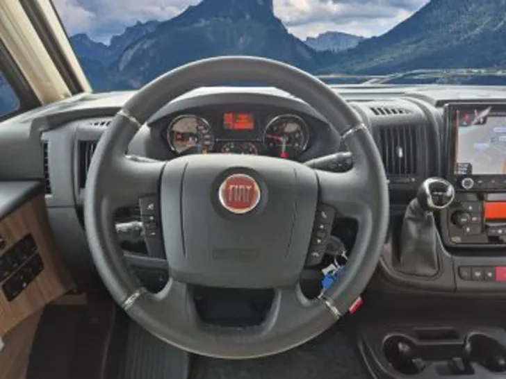 Fahrzeugbild Eura Mobil Integra 760 QF 180 PS Automatik, Hubstützen #9