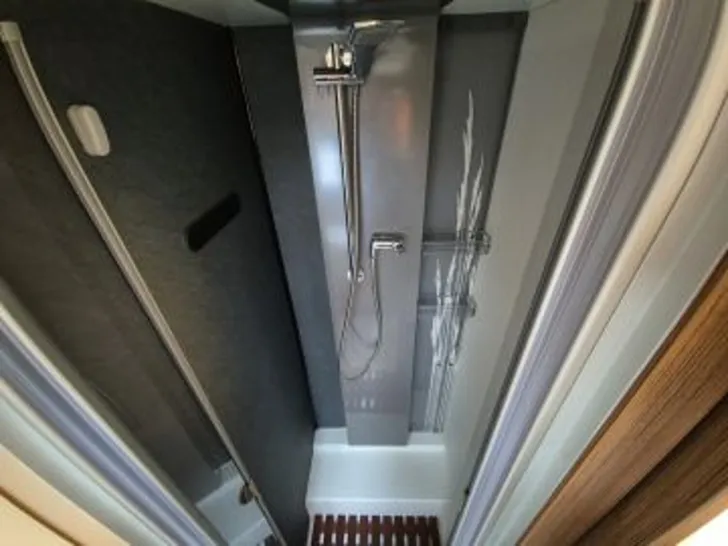 Fahrzeugbild Eura Mobil Integra 760 QF 180 PS Automatik, Hubstützen #19