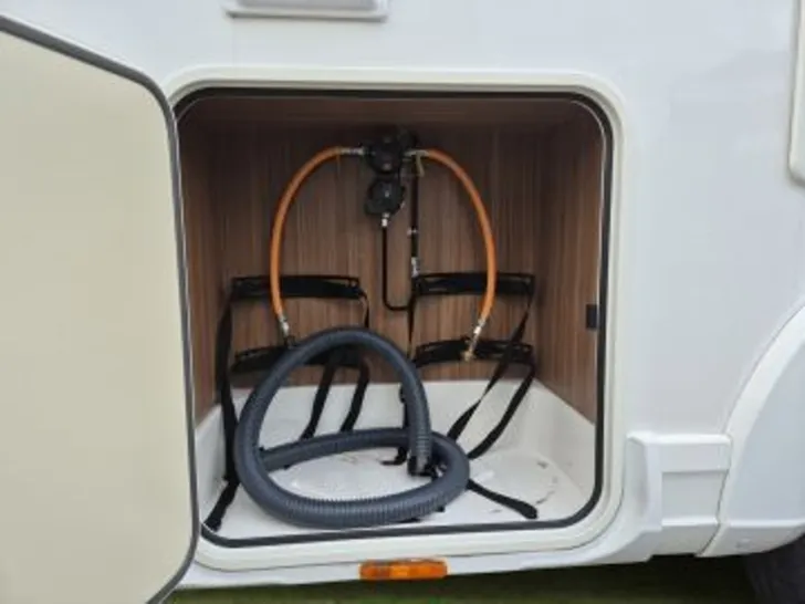 Fahrzeugbild Eura Mobil Integra 760 QF 180 PS Automatik, Hubstützen #23