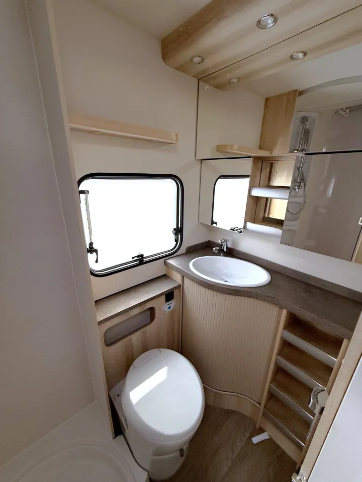 Fahrzeugbild Hobby De Luxe 545 KMF Mod. 2026 ausgestellt Garage, #31