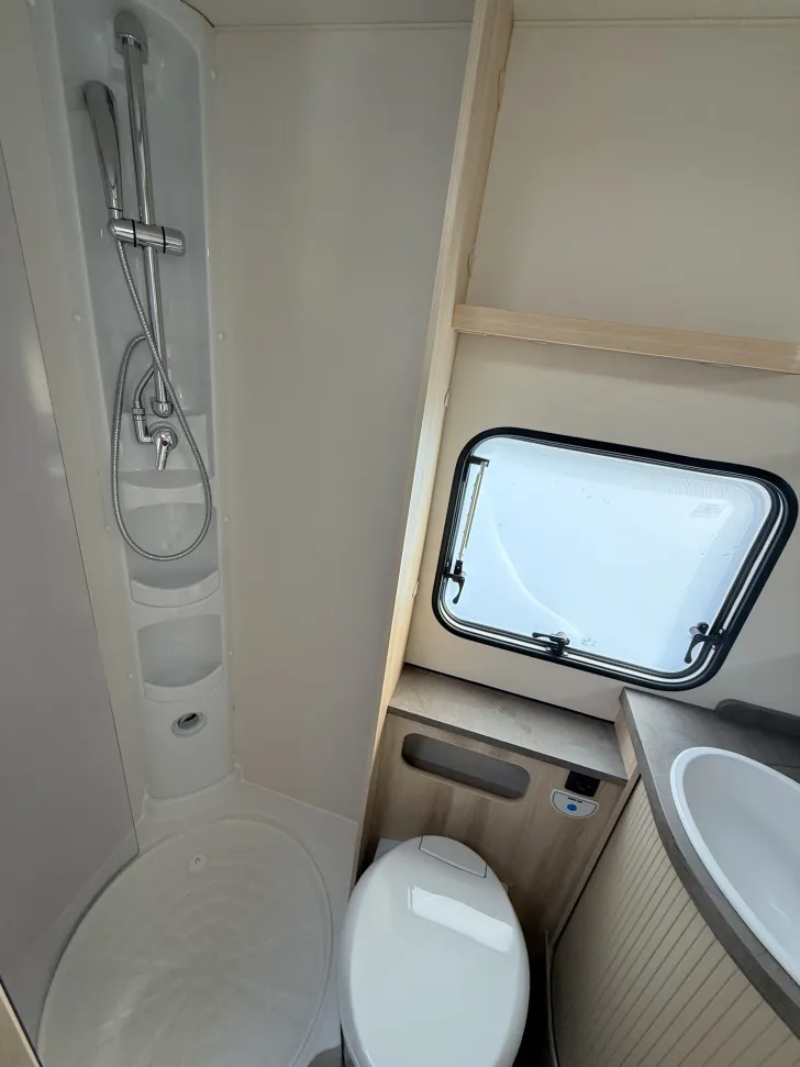 Fahrzeugbild Hobby De Luxe 545 KMF Mod. 2026 ausgestellt Garage, #32