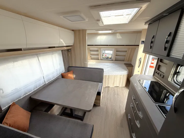 Fahrzeugbild Hobby De Luxe 545 KMF Mod. 2026 ausgestellt Garage, #24